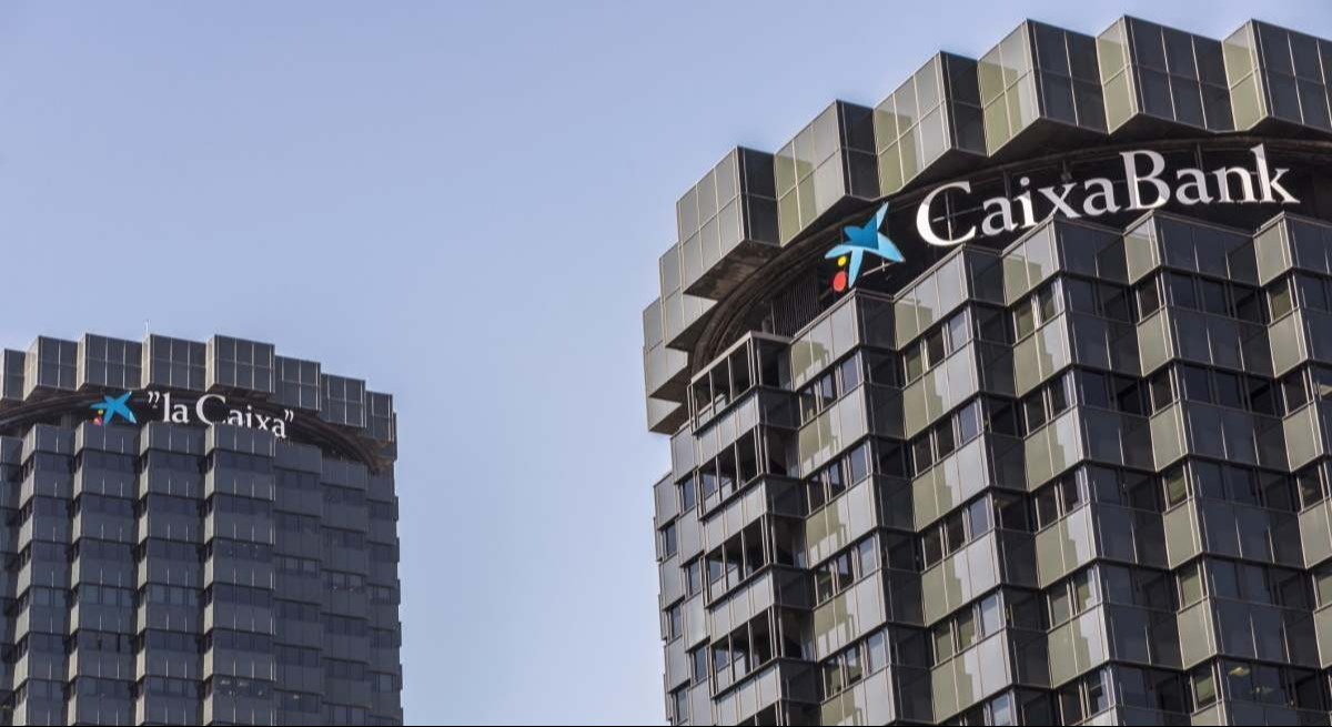 CaixaBank paga en tributos el doble del dividendo para los accionistas