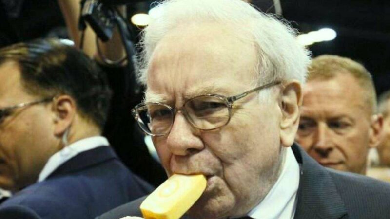 Claves para invertir en 2024, según el ‘oráculo’ de los negocios Warren Buffett 